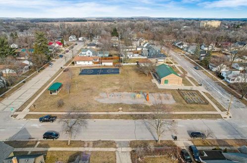 416 Carroll St, Portage WI  53901-1806 exterior