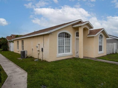 2427 Harbor Town Dr, Kissimmee, FL 34744-5149