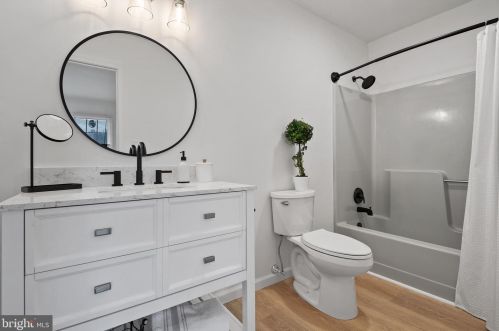 6027 Meade Ct, Harrisburg PA  17112-8546 exterior