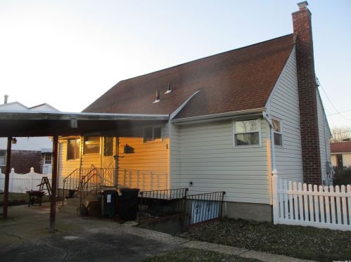34 Dakota St, Deer Park, NY 11729-2526