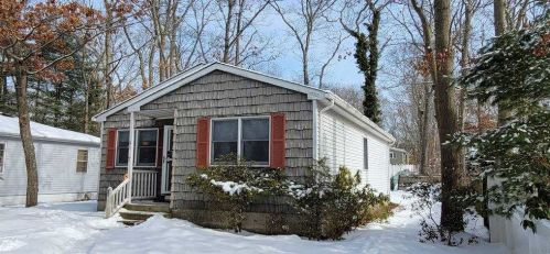 7 Pond Trl, Panamoka, NY 11961-2258