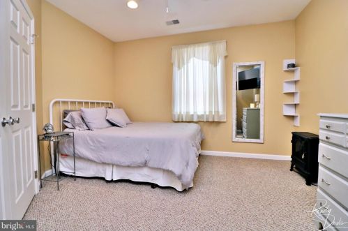 320 Stephen Ct, Charles Town WV  25414-4126 exterior