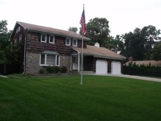 695 Westwood Ln, Greenport, NY 11944-2005