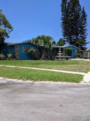 5424 Tammy Ln, Tarpon Springs, FL 34690-4153