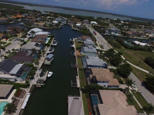 451 Sand Hill St, Marco Island, FL 34145-5057