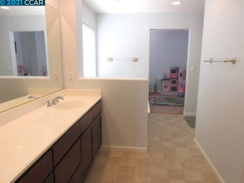 1337 Yosemite Cir, Oakley CA  94561-5205 exterior