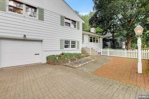 243 Burnside Pl, Ridgewood NJ  07450-1701 exterior