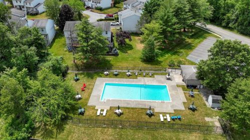 20 Hemlock Ct, Fishkill NY  12524-2618 exterior