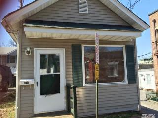 2 Bank St, Port Washington, NY 11050-2702
