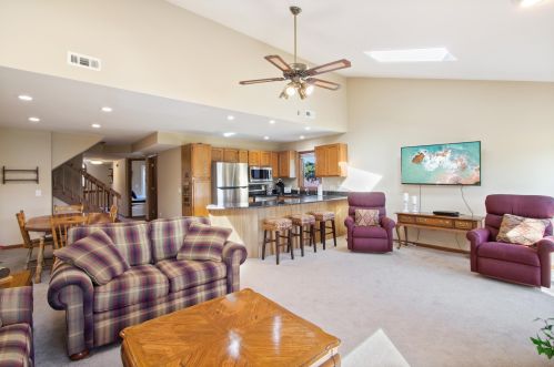355 Havenwood Dr, Lake Geneva, WI 53147-1973