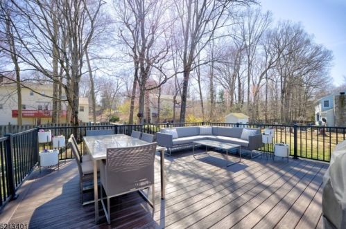 23 Bromleigh Way, Greystone Park NJ  07950-1624 exterior