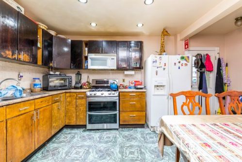 8833 87th St, Jamaica, NY 11421-2539