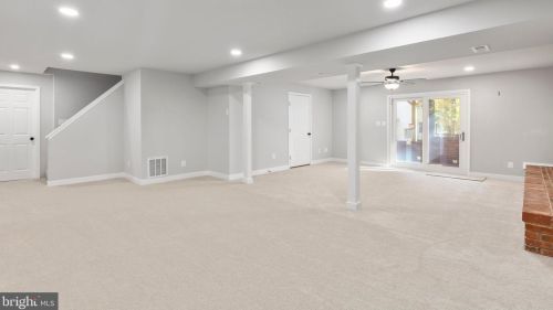 700 Winterberry Dr, Fredericksburg VA  22405-2056 exterior