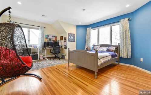 28 Iris Cir, Ridgewood NJ  07452-3428 exterior