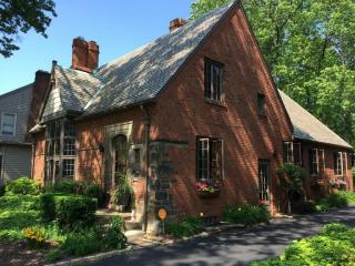 971 Englewood Rd, Cleveland OH  44121-2079 exterior
