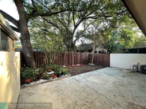 9667 15 Ct, Hollywood FL 33024-4429 exterior