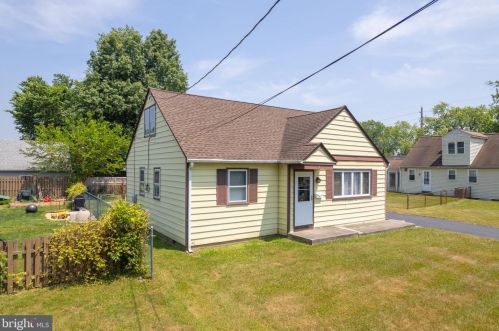 542 Thomas Ave, Barrington, NJ 08007-1030
