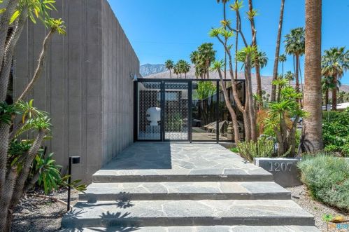 1207 Calle De Maria, Palm Springs CA  92264-8503 exterior