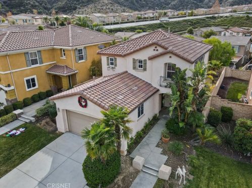 19920 Holly Dr, Santa Clarita CA  91350-3698 exterior