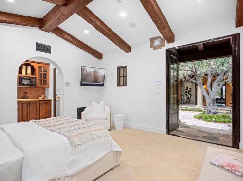 47 Echo Gln, Irvine CA  92603-0421 exterior