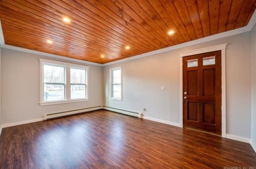 44 Lincoln St, Plainville, CT 06062-2626