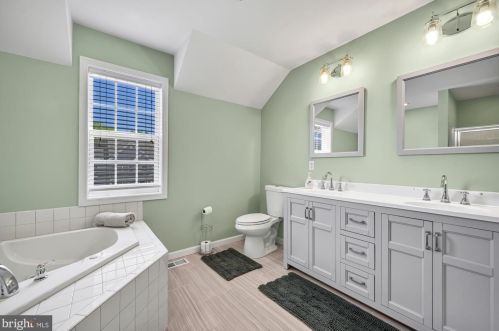 60 Silver Birch Dr, Lancaster PA  17602-7014 exterior