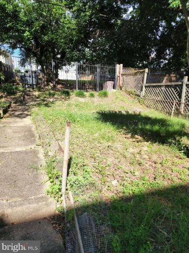 39 54th St, Washington DC 20019-6573 exterior