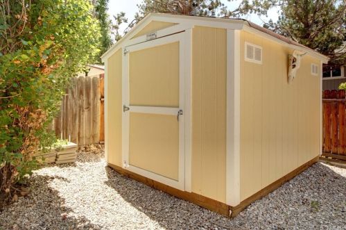 391 Montclair Dr, Big Bear City CA  92314-8800 exterior