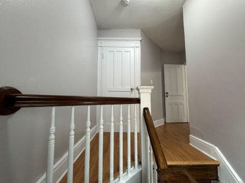 216 Ogden St, Bridgeport, CT 06608-1510