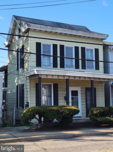 25 Pottsville St, West Cressona, PA 17929-1124