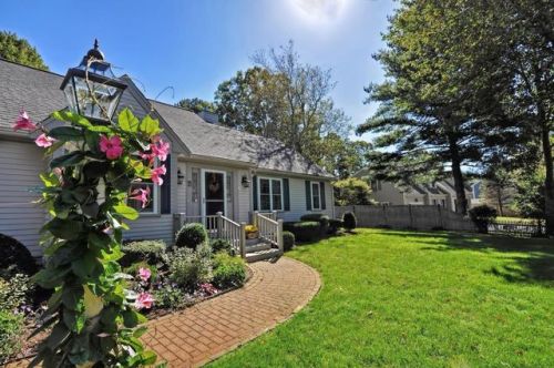 11 Player Cir, Mashpee MA  02649-3217 exterior