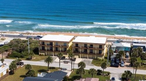 2135 Oceanshore Blvd, Flagler Beach FL  32136-2802 exterior