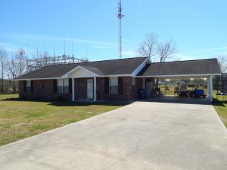 725 Acadian Dr, Jennings, LA 70546-4228
