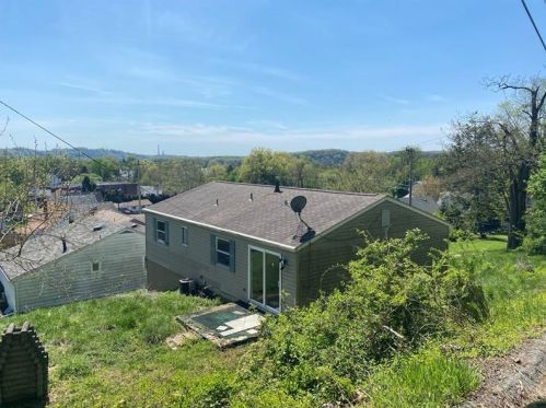 8 Margaret St, New Kensington, PA 15068-5124