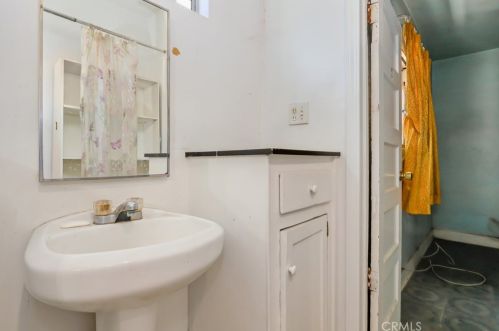 1071 Rialto Ave, San Bernardino CA  92408-1221 exterior