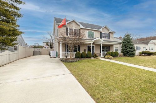 11 Sunnybrook Dr, Rockville Centre, NY 11572-2634