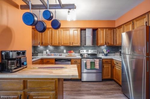 40 Augusta Dr, Annandale NJ  08801-1607 exterior