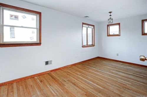 80 Donnybrook Rd, Scarsdale NY  10583-6704 exterior