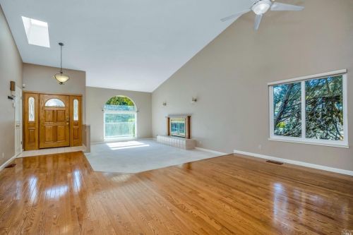 868 19th St, Lakeport, CA 95453-3511