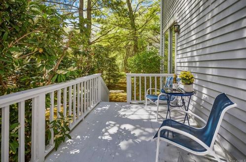 8 Westfield Ln, White Plains NY  10605-5459 exterior