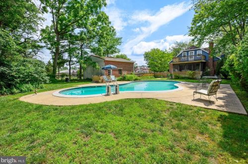 12 Cedar Ave, Berlin Boro NJ  08009-1302 exterior