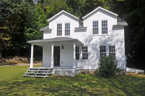 78 Christian St, Washington Depot, CT 06777-1905