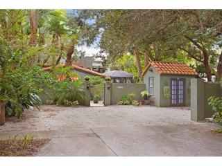 1656 Wisconsin Ln, Sarasota, FL 34239-5939