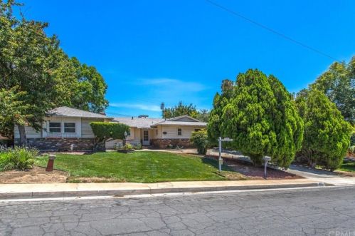 3239 Grande Vista Dr, San Bernardino, CA 92405-1903