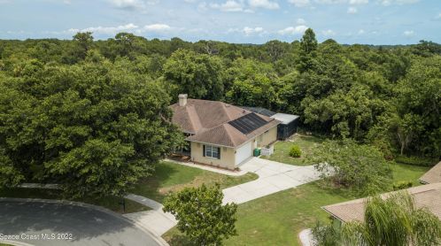240 Lake Shore Dr, Merritt Island, FL 32953-7960