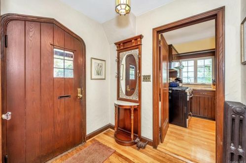 3 Bolton Ave, White Plains, NY 10605-2303