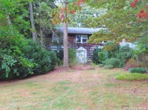 19 Cedar Ridge Ln, Huntington Station, NY 11746-7936