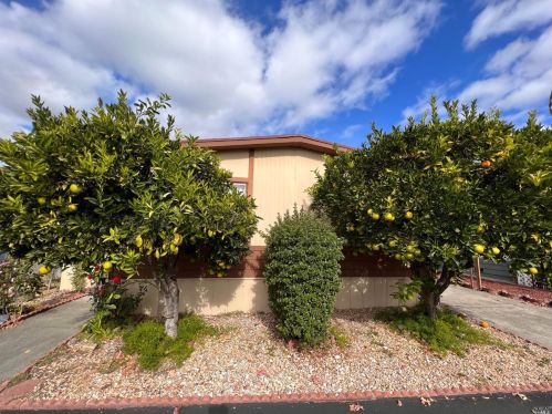 704 Sequoia St, Windsor CA  95492-9328 exterior