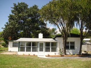 1814 Riverside Dr, Edgewater FL  32141-3601 exterior