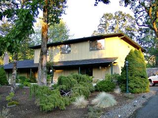 437 Thora Circle Dr, Winchester, OR 97495-8957